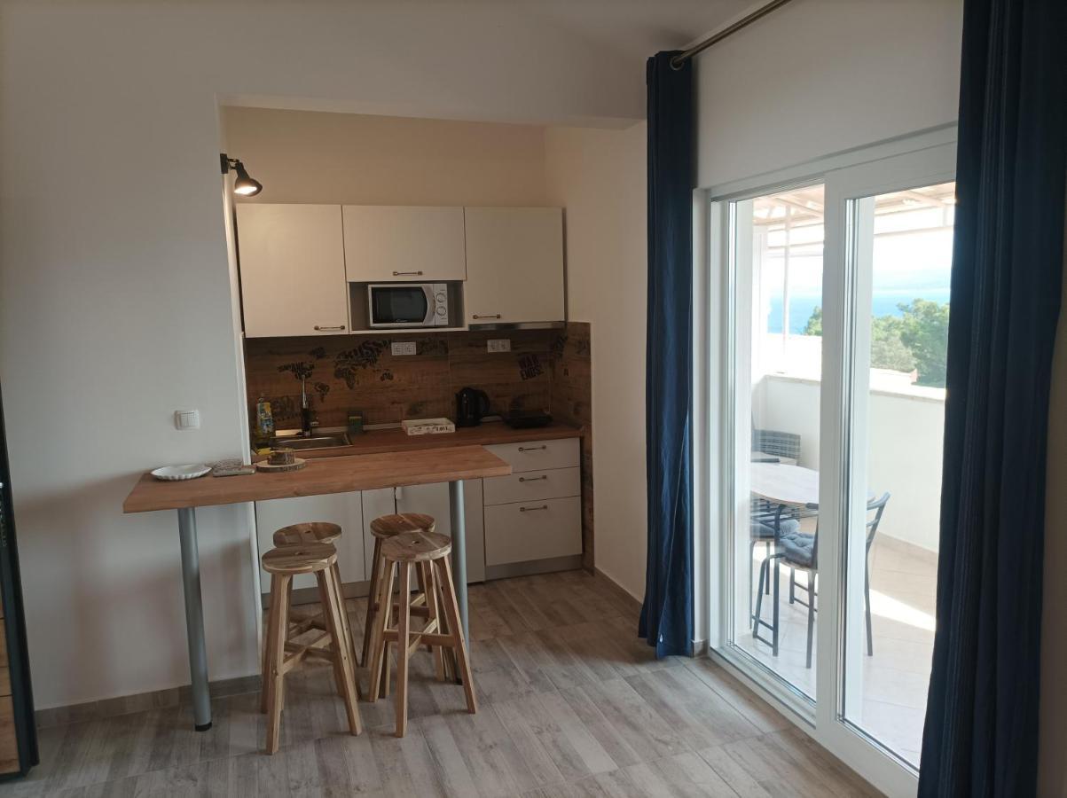 Villa Ljetni San Omis Bagian luar foto