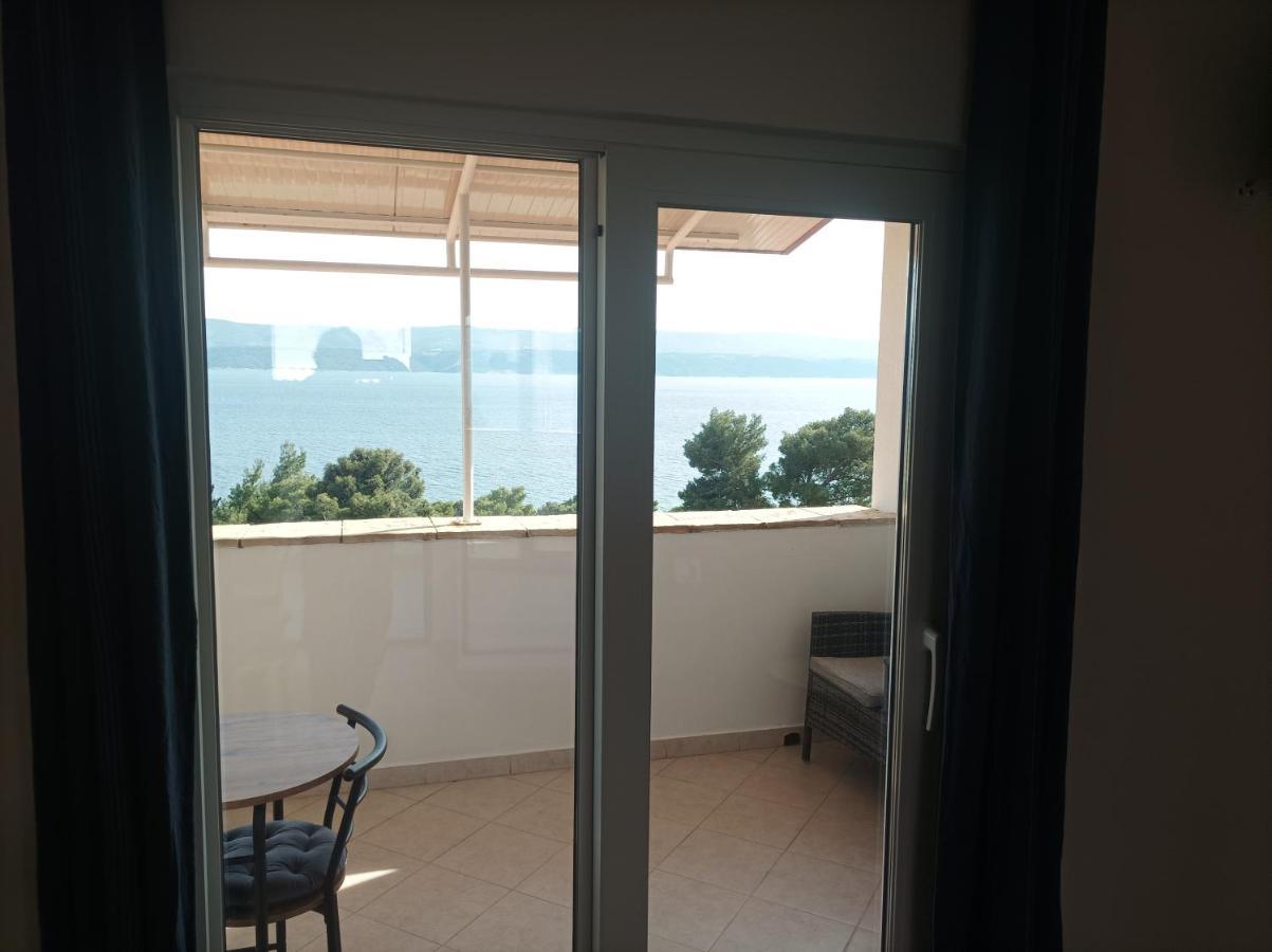 Villa Ljetni San Omis Bagian luar foto
