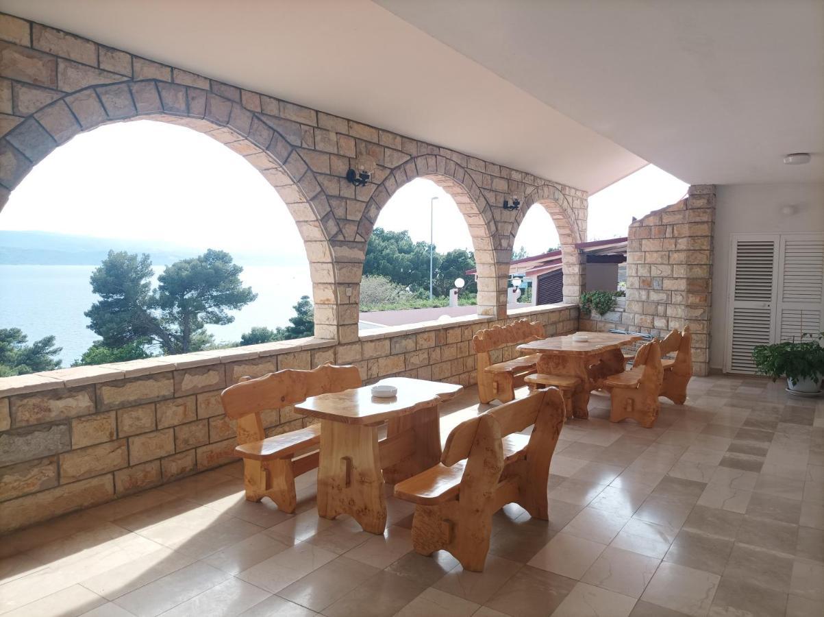 Villa Ljetni San Omis Bagian luar foto