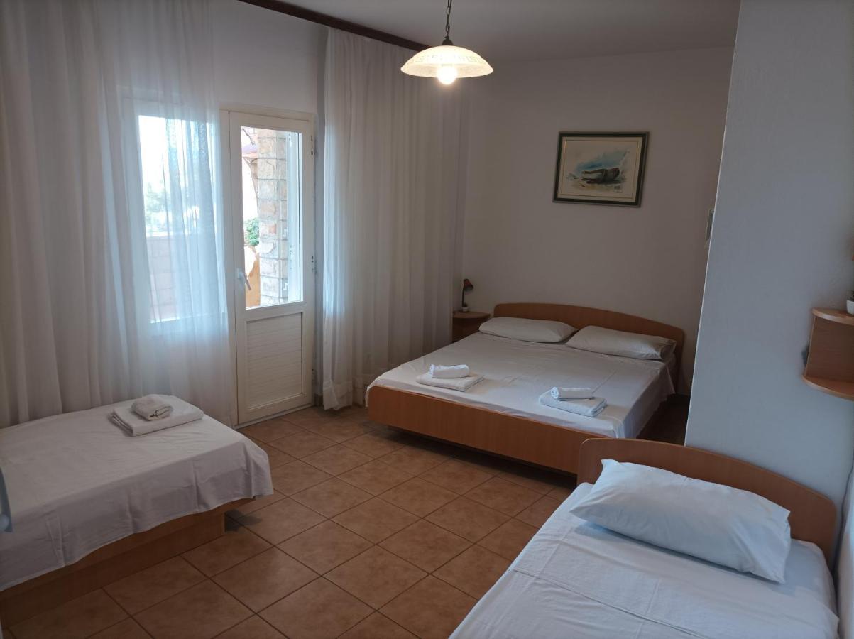 Villa Ljetni San Omis Bagian luar foto