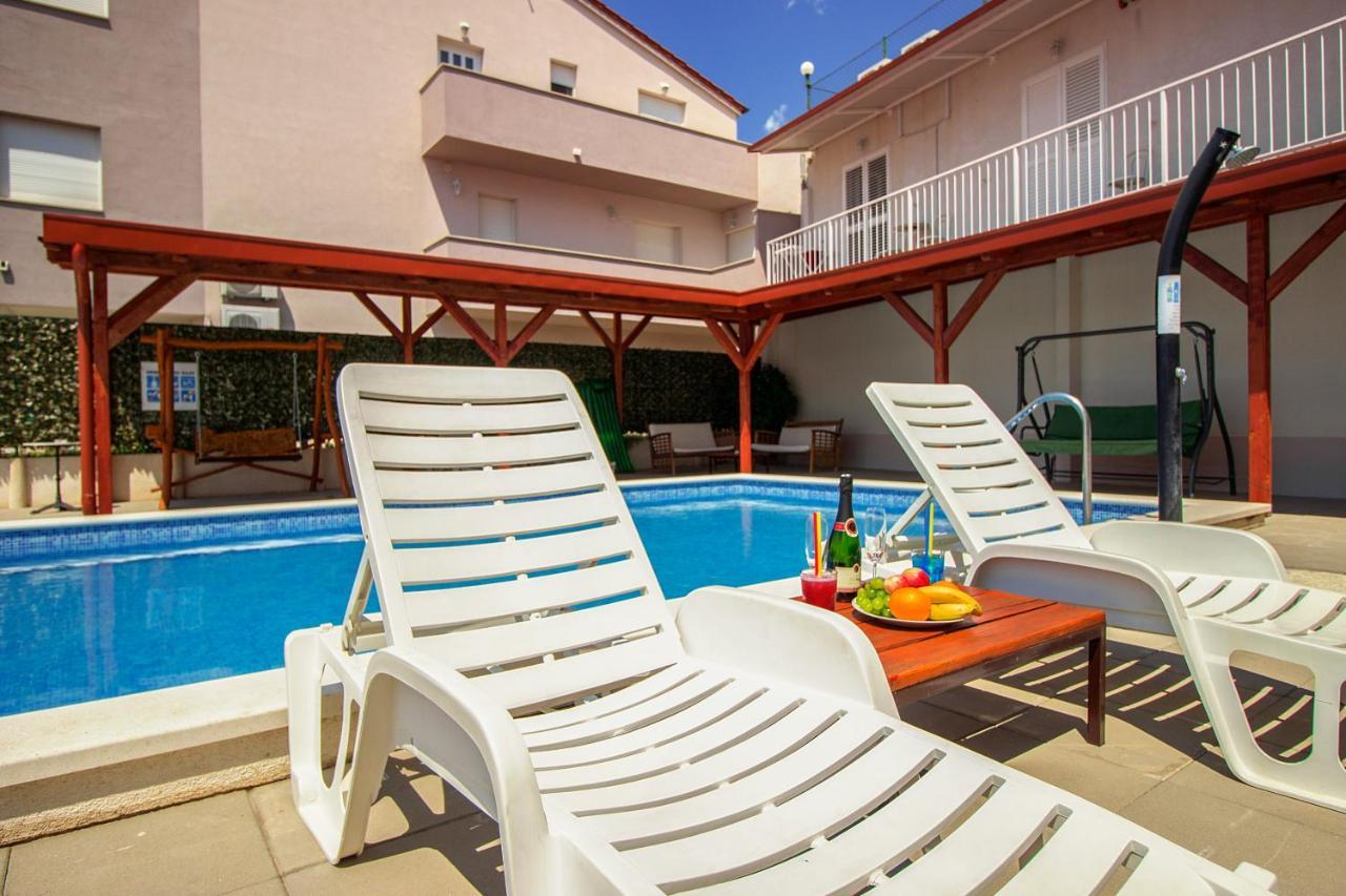 Villa Ljetni San Omis Bagian luar foto
